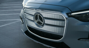 Mercedes, una strategia a binario doppio per il 2026-2027: 21 nuovi modelli benzina e diesel pi&ugrave; 9 full electric
