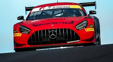 IGTC: Mercedes conquista la 12 Ore di Bathurst, Valentino Rossi da podio con la BMW M4 GT3