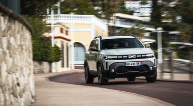 Dacia Duster 4x4 mild-hybrid a gas con 1.500 km di autonomia