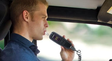 Mit, scatta l'alcolock in auto: costa circa 2mila euro. Obbligatorio per i condannati per guida in stato d'ebbrezza