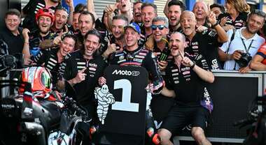 GP di Thailandia, domina Bezzecchi: 4 Aprilia ai primi 5 posti, Acosta con la Ktm in testa al Mondiale