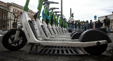 Monopattini ancora senza targa, manca la piattaforma per ottenerla. Provvedimento slitta ad aprile
