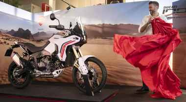 Ducati, eccellenze in coppia: a Roma nuovo showroom in via Salaria e prima mondiale della DesertX 2026
