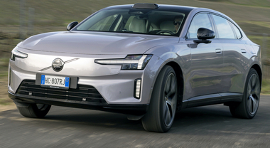 Volvo ES90, l'originale elettrica che guarda oltre le solite categorie. Tecnologia avanzata, comfort e design i punti di forza