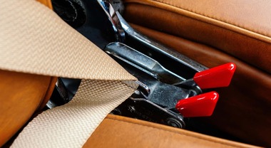 Volvo celebra i 70 anni della cintura di sicurezza. Debutta per l'anniversario la tecnologica nuova versione multi-adattiva