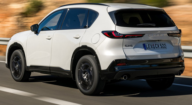 CX-5, l'essenza di Mazda. Arriva la 3^ generazione della best seller. Pi&ugrave; grande, ha una nuova architettura elettronica
