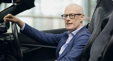 Porsche: nel 2025 ricavi in calo a 36,27 miliardi, taglia dividendo. Leiters vede ripresa nel 2026