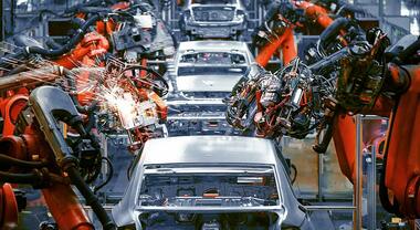 Germania, nel 2025 crollo profitti settore auto (-44%), mai cos&igrave; basso dal 2020. Insieme Bmw, Mercedes e VW a quota 24,9 mld