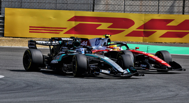 GP di Cina, gara Sprint: vince Russell dopo un gran duello con Hamilton, poi superato da Leclerc