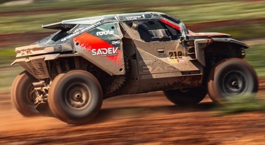 Dacia, Loeb vince il Rally-Raid del Portogallo per i Sandriders. Il driver francese &egrave; leader del Mondiale FIA di Rally-Riad