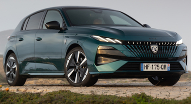 Peugeot, il Leone illumina la scena: ha rinnovato la 308. Debutta la 408 coup&eacute; e c&rsquo;&egrave; grande attesa per il ritorno della 208 GTi