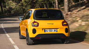 Renault Twingo E-Tech, al debutto la city-car green accessibile e versatile