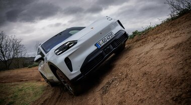 Porsche Cayenne Electric, il super suv a batteria a suo agio anche in off road