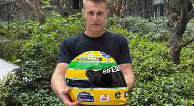 F1, un casco di Senna da &ldquo;un milione di dollari&rdquo; acquistato al Gp del Giappone