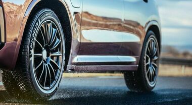 Michelin CrossClimate 3, test su strada conferma adattamento ad ogni stagione: in 5mila km risposta positiva con ogni clima