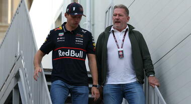 Jos Verstappen rassicura: &laquo;Max continuer&agrave; a correre&raquo;. Il padre del campione esclude che suo figlio stia per lasciare la F1