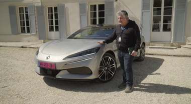 Denza Z9GT, la super-sportiva elettrica del brand premium di BYD