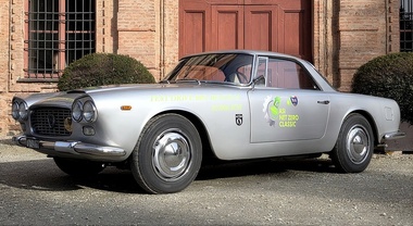 Asi attraversa l'Italia con una Lancia Flaminia GT Touring a bio-benzina