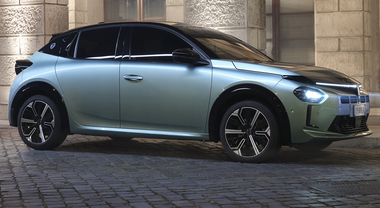 Lancia Ypsilon Turbo 100, nuova versione con il benzina manuale che completa la gamma