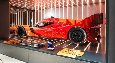 Genesis protagonista alla Milano Design Week con Larusmiani. L'Hypercar GMR-001 esposta a via Montenapoleone