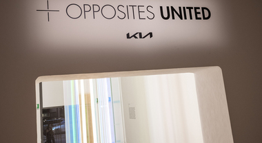 Kia, a Milano il design si fa racconto: due mostre per mettere in scena la nuova visione del brand