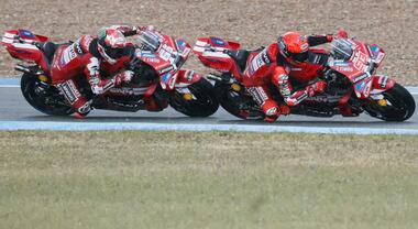 Marc Marquez da record: cade e poi vince sotto l'acqua la Sprint di Jerez superando il compagno Bagnaia