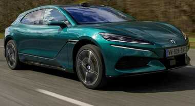 Denza Z9GT, attacco al vertice. La shooting brake premium di BYD: batteria da 122 kWh, ricarica a 1.500 kW