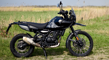 Royal Enfield Himalayan Mana Black: l'identit&agrave; off-road si fa pi&ugrave; marcata. La nostra prova