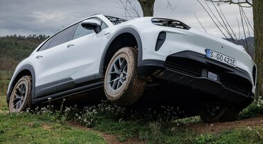 Porsche, un concentrato di tecnologia per la Cayenne Electric: dal recupero d&rsquo;energia in frenata in stile FE alle doti off-road