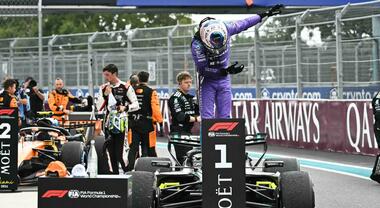 Kimi Antonelli vince anche il Gp di Miami, terzo di fila: e ora allunga nel Mondiale. Beffa Leclerc all'ultimo giro