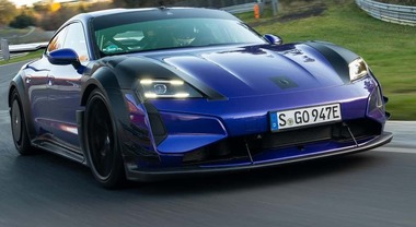 Porsche Taycan Turbo GT, firma il record al N&uuml;rburgring con il kit Manthey