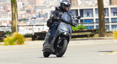 Zero Motorcycles LS1, lo scooter elettrico urbano con tre batterie estraibili: comodo, pratico ed efficiente. La nostra prova