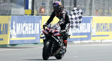 Gp Francia, dominio Aprilia: Martin trionfa davanti a Bezzecchi e Ogura e fa doppietta con la Sprint