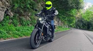 Yamaha MT-09 Y-AMT, la fun bike giapponese diventa "automatica" e diverte ancora di pi&ugrave;: la nostra prova
