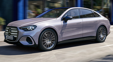 Mercedes, la nuova Classe C elettrica arriva in Italia: 4 livelli di allestimento, fino a 762 km di autonomia