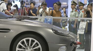Cina, crolla il mercato auto: le vendite ad aprile in calo del 21,5%. Gennaio-aprile a -18,5%