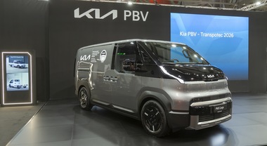 ​Kia, al Transpotec Logitec di Milano presenta la nuova strategia PBV. Protagonista con la gamma elettrica PV5