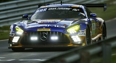 Mercedes, dopo 10 anni torna al successo nella 24 Ore del N&uuml;rburgring. Verstappen costretto alla resa
