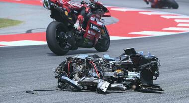 Alex Marquez e Zarco, paurosi incidenti a Barcellona. Piloti all'ospedale, Di Giannantonio vince la gara