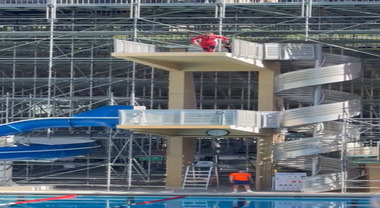 FE, il tuffo dal trampolino del vincitore dell'EPRix di Montecarlo Rowland (Nissan)