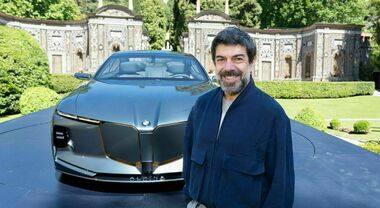 Pierfrancesco Favino: &laquo;Amo l&rsquo;automobile e il viaggio. L&rsquo;elettrico? Mi ha reso pi&ugrave; responsabile&raquo;