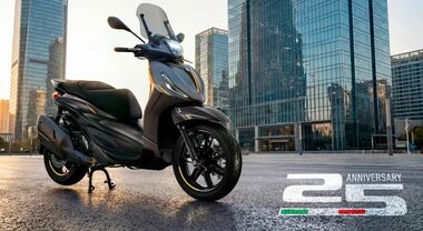 ​Piaggio Beverly, una versione speciale per celebrare i primi 25 anni. La &ldquo;25th Anniversary&rdquo; riprende il look delle prime generazioni