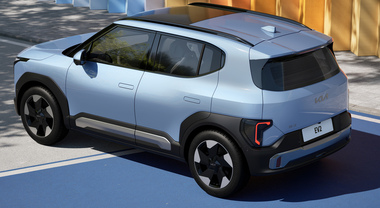 EV2: stile originale, misure da auto compatta ma spaziosa e modulabile. Ecco la Kia elettrica che sorprende
