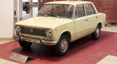 Quando Fiat motorizz&ograve; i sovietici: una mostra sulla fabbrica della Zigul&igrave; a Togliatti sul Volga