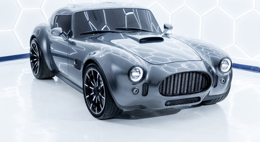 AC Cobra GT Coup&eacute;, le emozioni dell&rsquo;inglese dal cuore americano ora anche con il tetto