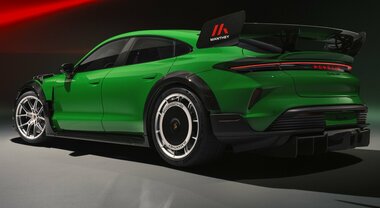 Pirelli P Zero Trofeo RS ottiene un nuovo record al N&uuml;rburgring. Con la Porsche Taycan Turbo GT nella categoria elettriche