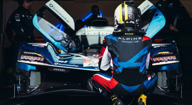 Sabelt, nasce a Torino la tuta da gara pi&ugrave; leggera al mondo. Presentata alla 24 Ore di Le Mans, pesa solo 275 grammi