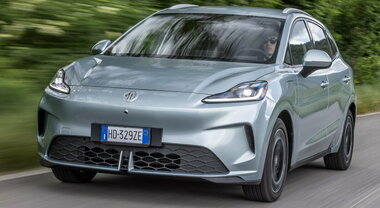La nuova MG4 si fa in due, c&rsquo;&egrave; la Urban. Resta una full electric ma con vocazione da citycar e contenuti superiori