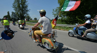 Tanti auguri alla Vespa. Festa per gli 80 anni del mito su due ruote. Dal 25 al 28 giugno a Roma quattro giorni di eventi