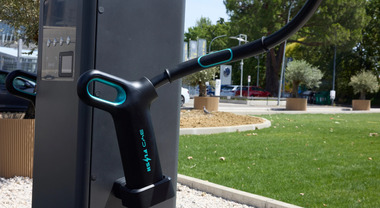 BYD e Denza: inaugurata a Bologna la prima stazione Flash Charging da 1,5 MW in Italia